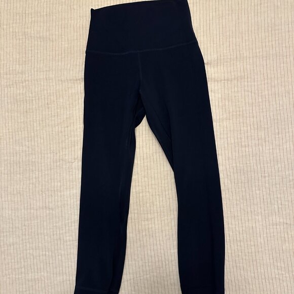 Size 2 Lululemon Align Crop leggings - Picture 3 of 5
